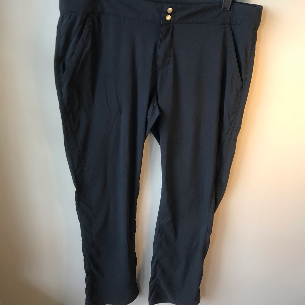 Columbia Omni-Shield Size 14 pants. Very breathable material. Front Pockets